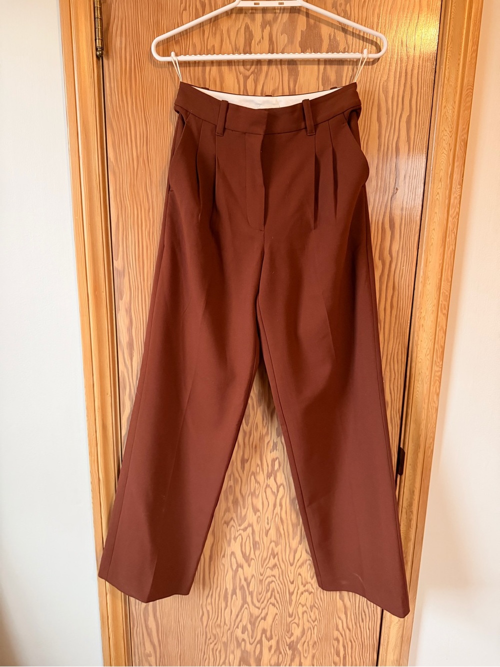 Aritzia Effortless Pant in Maroon/Burgundy